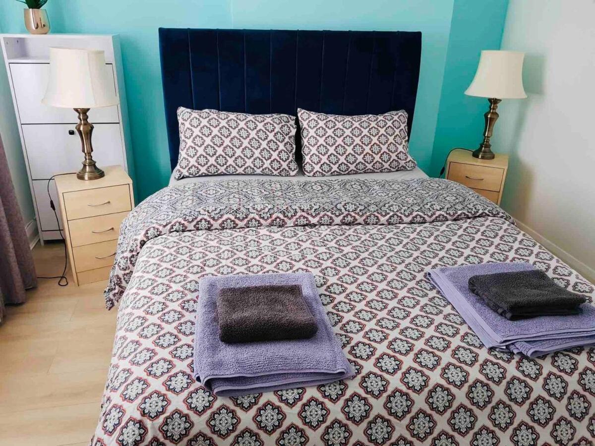 Cozy Little House 3 Minutes From Brunswick Train Holiday home *