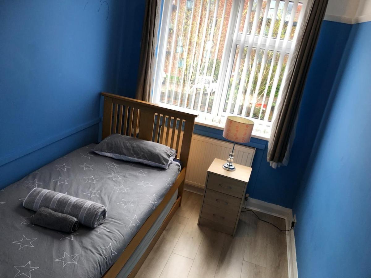 Cozy Little House 3 Minutes From Brunswick Train Holiday home *